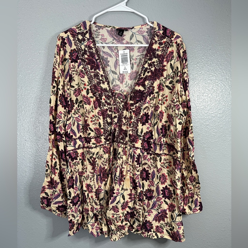 TORRID NWT cream blouse with pink and purple flowers